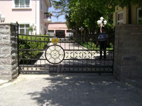  otomatik bahçe kapısı